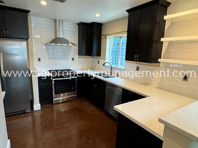 Foto del edificio - 2723 N Greenfield Rd