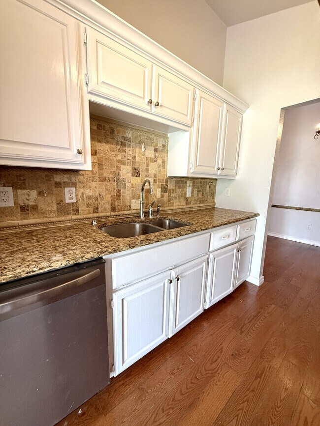 Foto del edificio - 427 N Rockford Pl