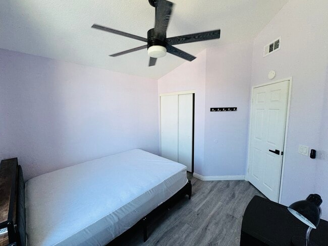 Building Photo - 13661 Kings Canyon Ct