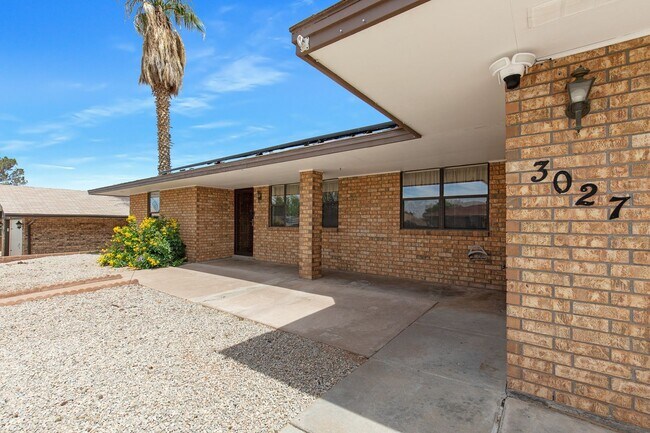 Foto del edificio - Spacious 3 bedroom 2 bath home with Solar Panels