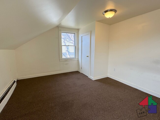 Building Photo - 37 Malletts Bay Ave