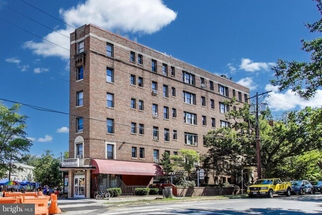 Foto del edificio - 1365 Kennedy St NW