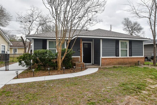 Building Photo - 3023 Pine Gully Blvd