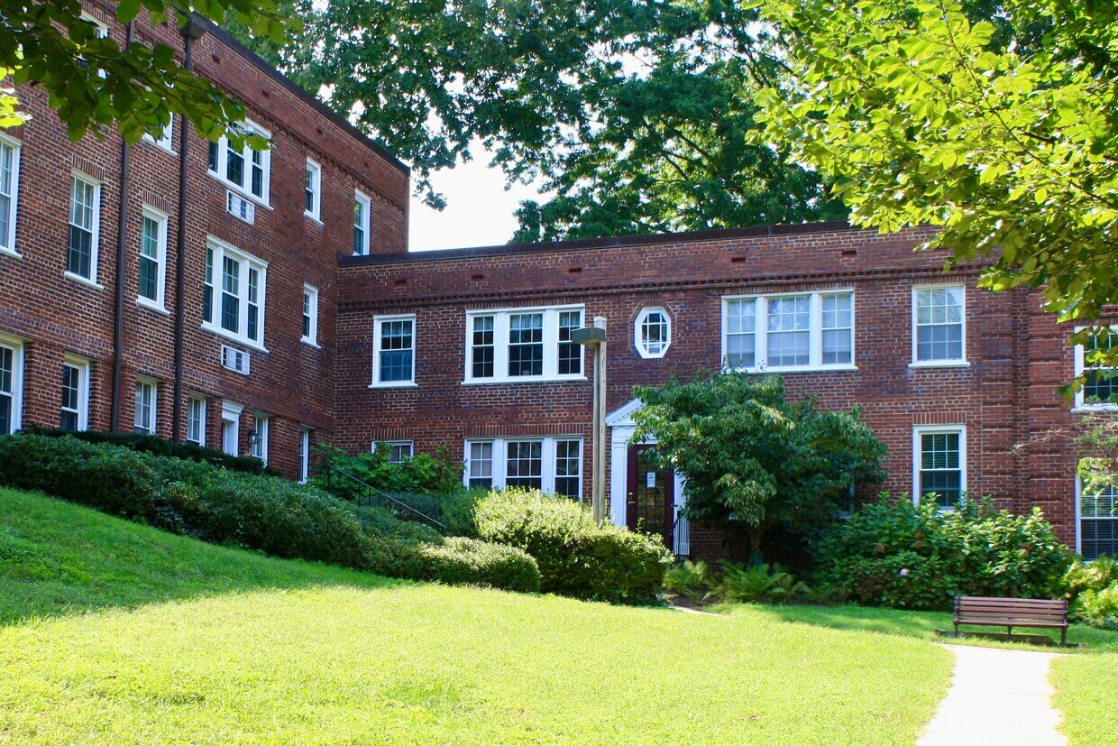 Primary Photo - 1920 N Rhodes St
