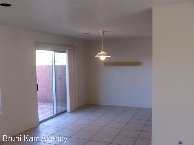 Building Photo - 3 br, 2.5 bath House - 11243 Campo Del Oso NE