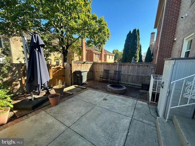 Building Photo - 4054 Norbeck Square Dr