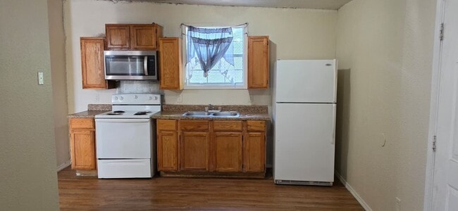Building Photo - 862 Clower