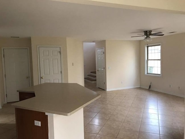 Open floor living - 86 Ceasar Pl