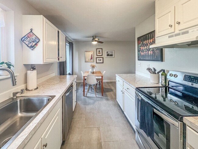 Building Photo - 4Bd/1.5Ba Seattle House