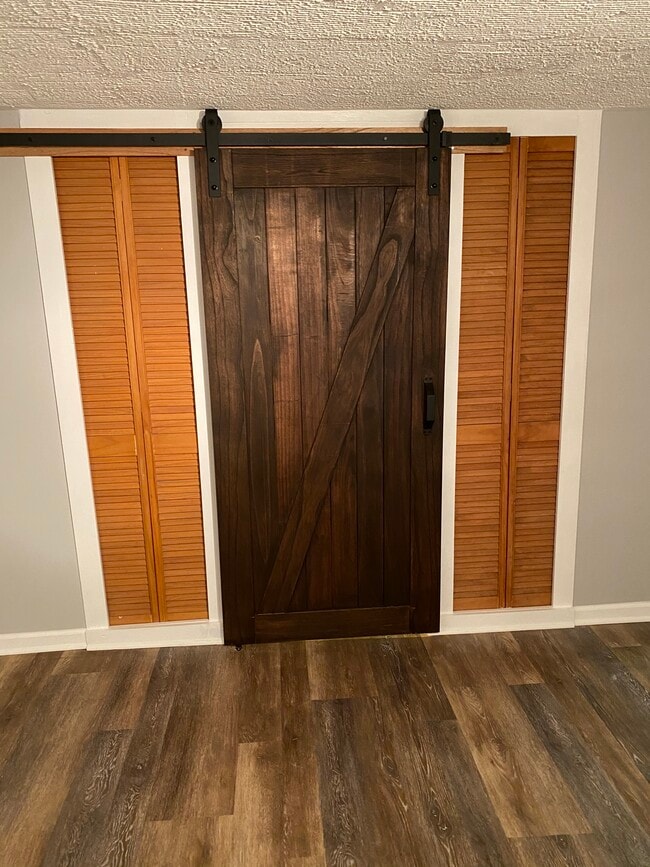 Building Photo - 5443 N St Louis Ave