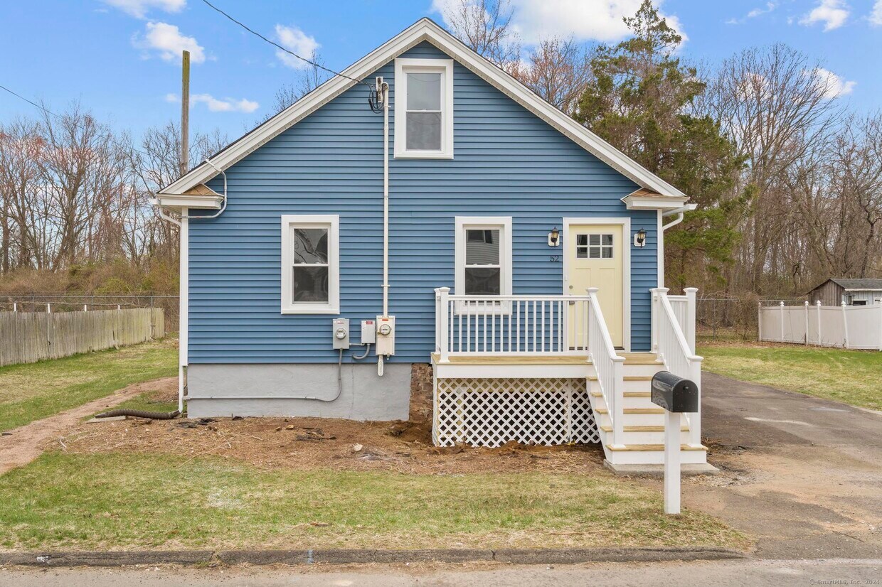 Primary Photo - 52 Burgess St