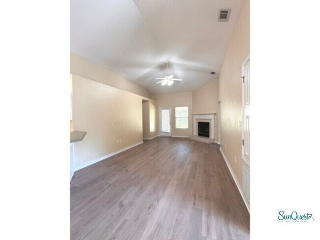 Foto del edificio - Spacious all brick home in Gulf Breeze.