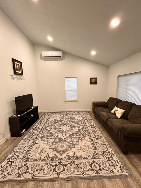 Building Photo - 826 Burton Ave