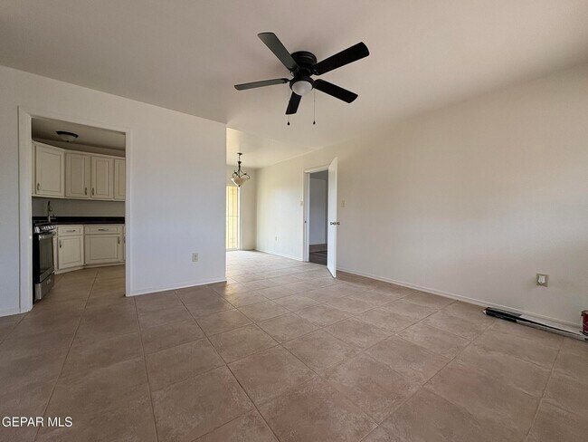 Building Photo - 4900 Debeers Dr