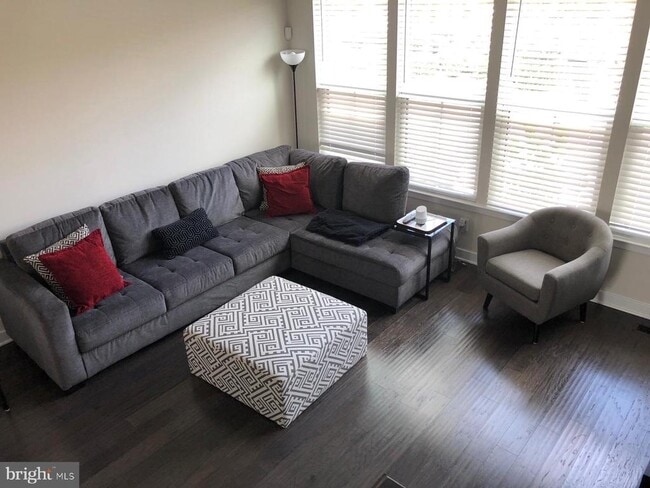 Building Photo - 6212 Editors Park Dr