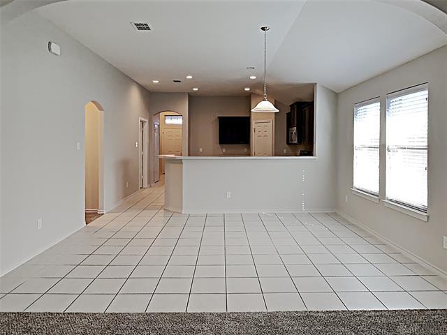 Building Photo - 10129 Blue Bell Dr