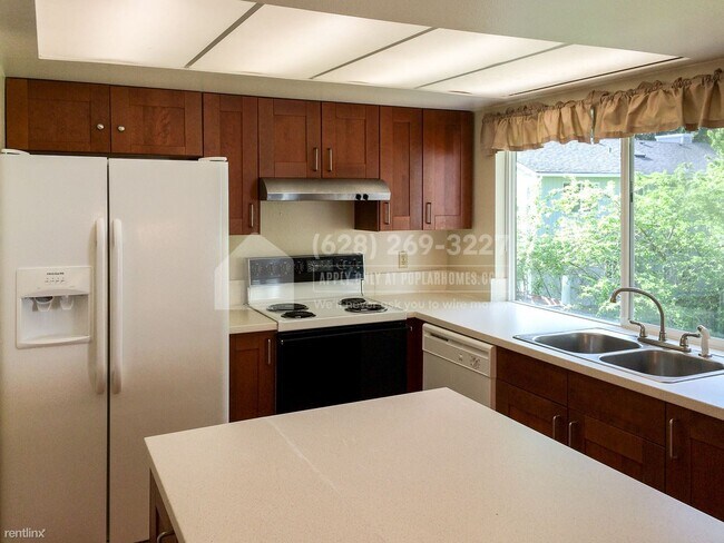 Building Photo - 4 br, 3 bath House - 1848 N 183rd St -