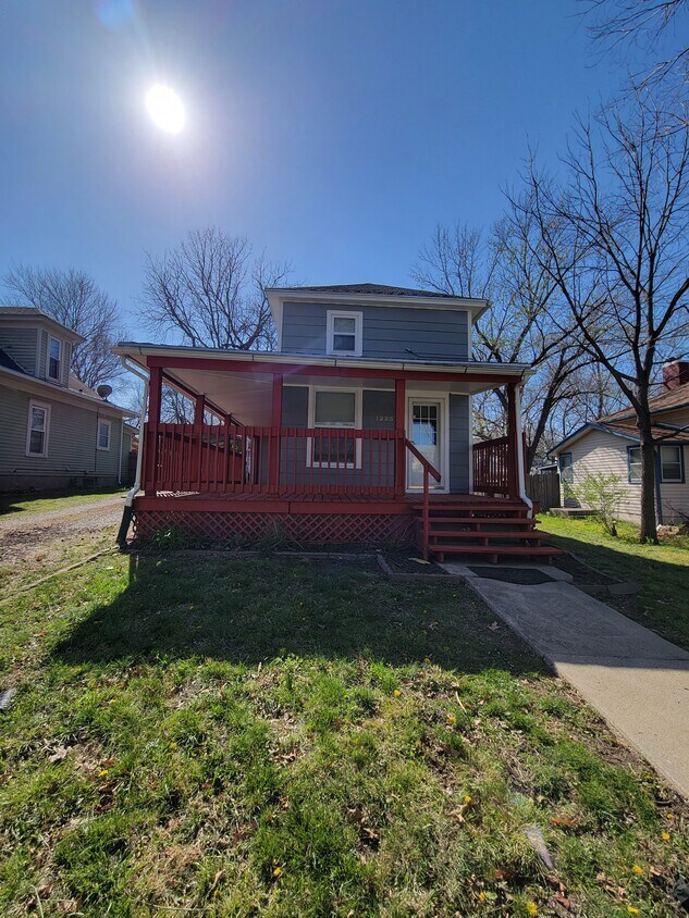 Primary Photo - 1225 Neosho St