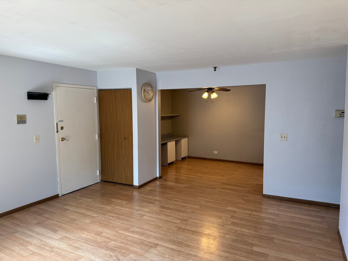 Foto principal - 21W581 North Ave
