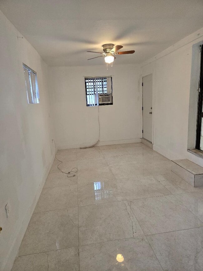 Foto del edificio - 1020 NW 147th St