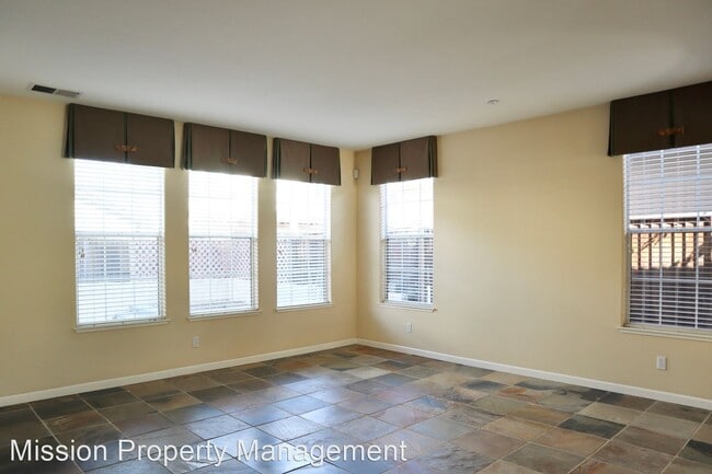 Building Photo - 3 br, 2.5 bath House - 43 King Ave