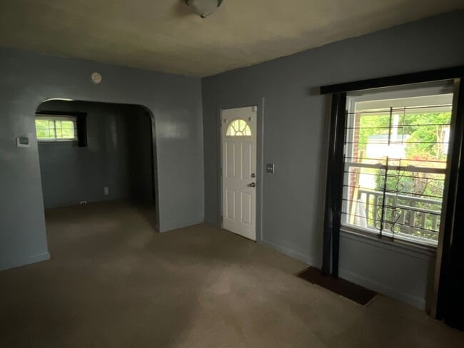 Building Photo - Cleveland East Side 2 Bedroom Single