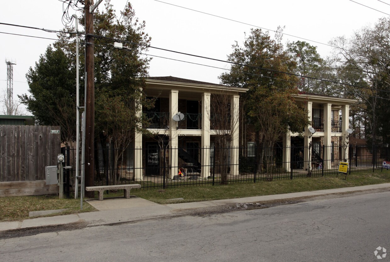 Building Photo - 4118 Sherwood Ln