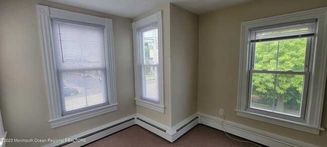Building Photo - 137 Main Ave
