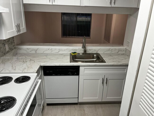 Building Photo - 1101 Coral Club Dr