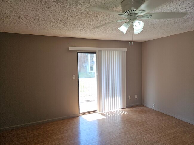 Building Photo - 6640 Willow Pointe NW
