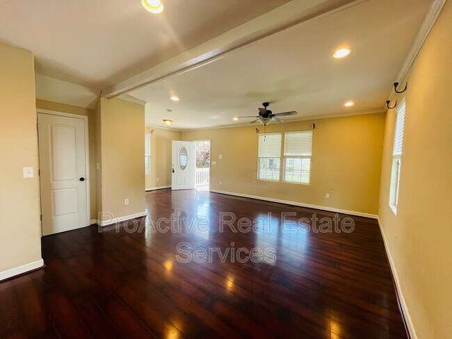 Foto del edificio - 1818 Canton Ave