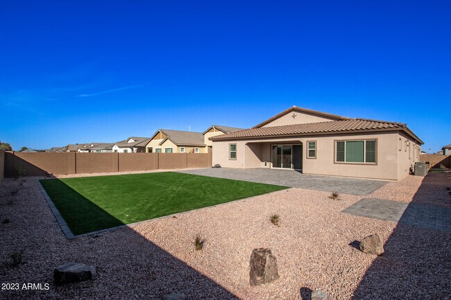 Building Photo - 21965 E Nightingale Dr