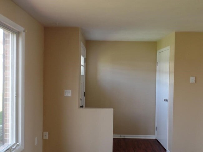 Building Photo - 836 N Rogers Ave