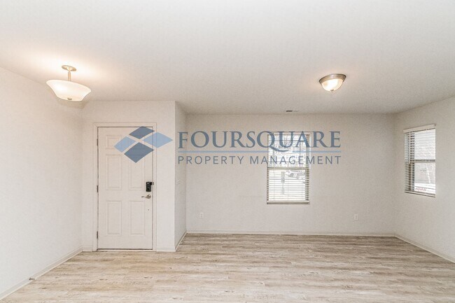 Foto del edificio - Spacious 3-Bed / 2.5-Bath Townhome with Open Floor Plan & Assigned Parking – Convenient to Downto...