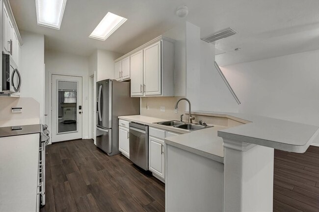 Foto del edificio - 209 Summerhaze Cir