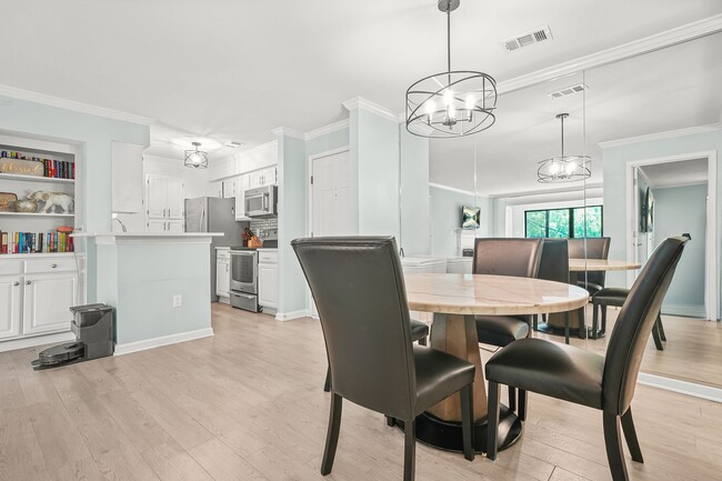 Building Photo - 27404 Plantation Dr NE