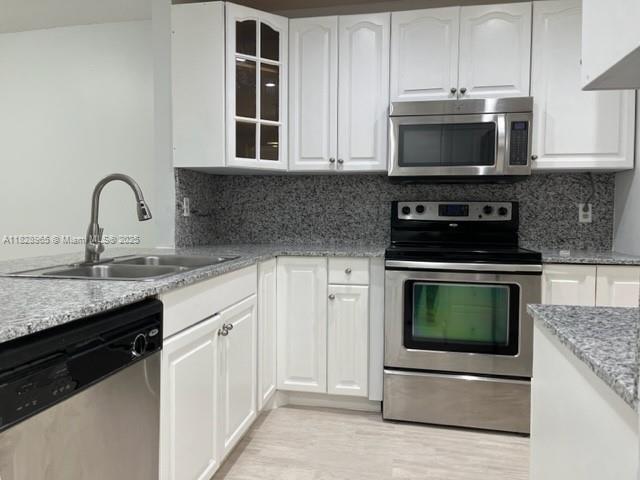 Foto del edificio - 447 Lakeview Dr