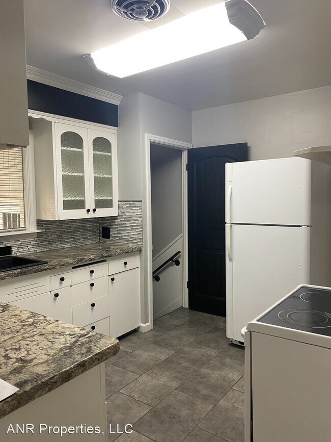 Building Photo - 2 br, 1 bath House - 1205 E Fremont