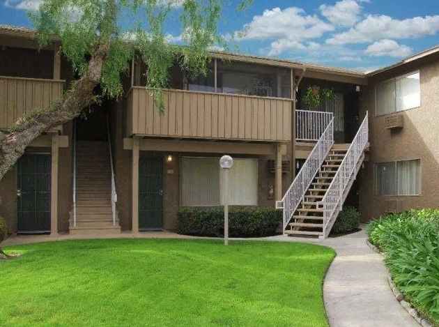 Primary Photo - 644 S Knott Ave