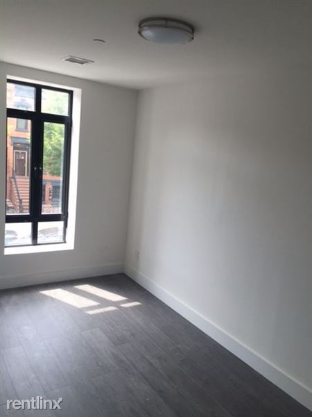 Building Photo - 605 Saint Johns Pl