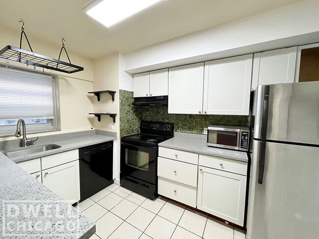 Building Photo - 4950 N Marine Dr