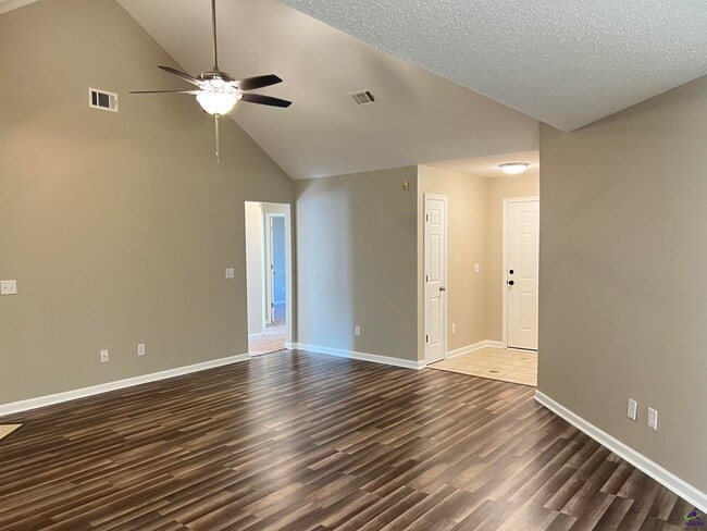 Building Photo - 203 Bryson Way