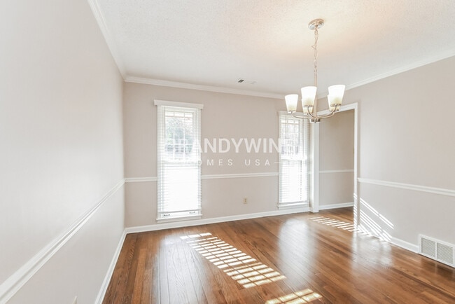 Building Photo - 292 E Valleywood Dr