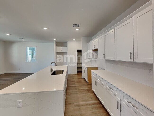 Foto del edificio - 5854 Fly Fisher St