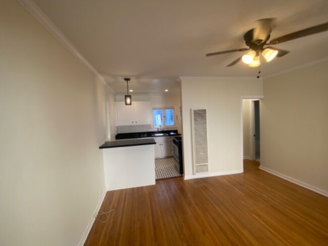 Foto del edificio - 628 1/2 N Plymouth Blvd
