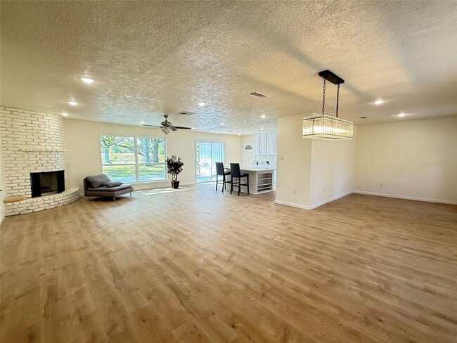 Building Photo - 15714 Torry Pines Rd