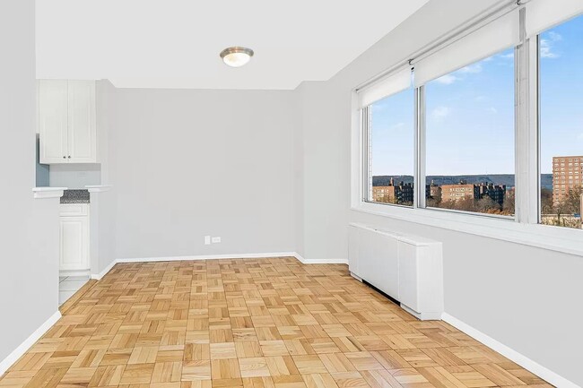 Foto del edificio - 3333 Henry Hudson Pkwy