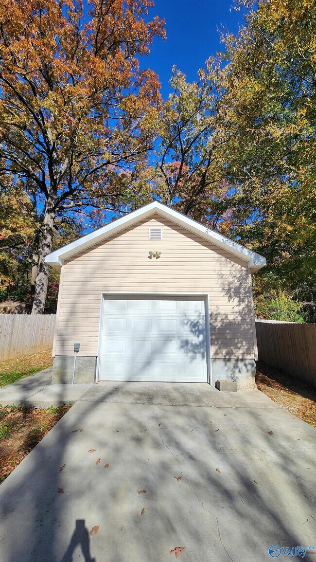 Foto del edificio - 1321 Ann St NW