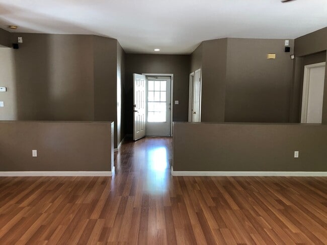 Building Photo - 7012 Sawgrass Ct