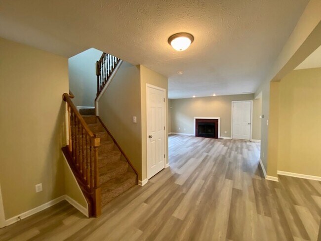 Foto del edificio - Stunning 4 Bedroom 2.5 Bathroom Two Story ...
